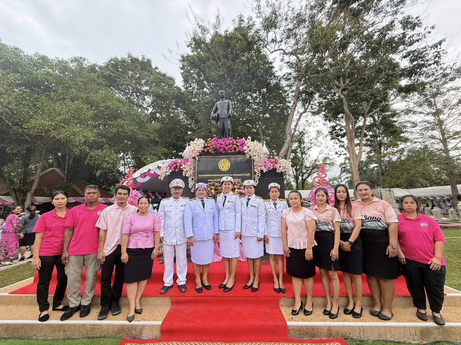 กิจกรรมน้อมรำลึกเนื่องในวันคล้ายวันสวรรคตพระบาทสมเด็จพระจุลจอมเกล้าเจ้าอยู่หัว

ณ ศิลาจารึกสลักพระปรมาภิไธยย่อ จ.ป.ร. ต.จ.ป.ร. อำเภอกระบุรี จังหวัดระนอง