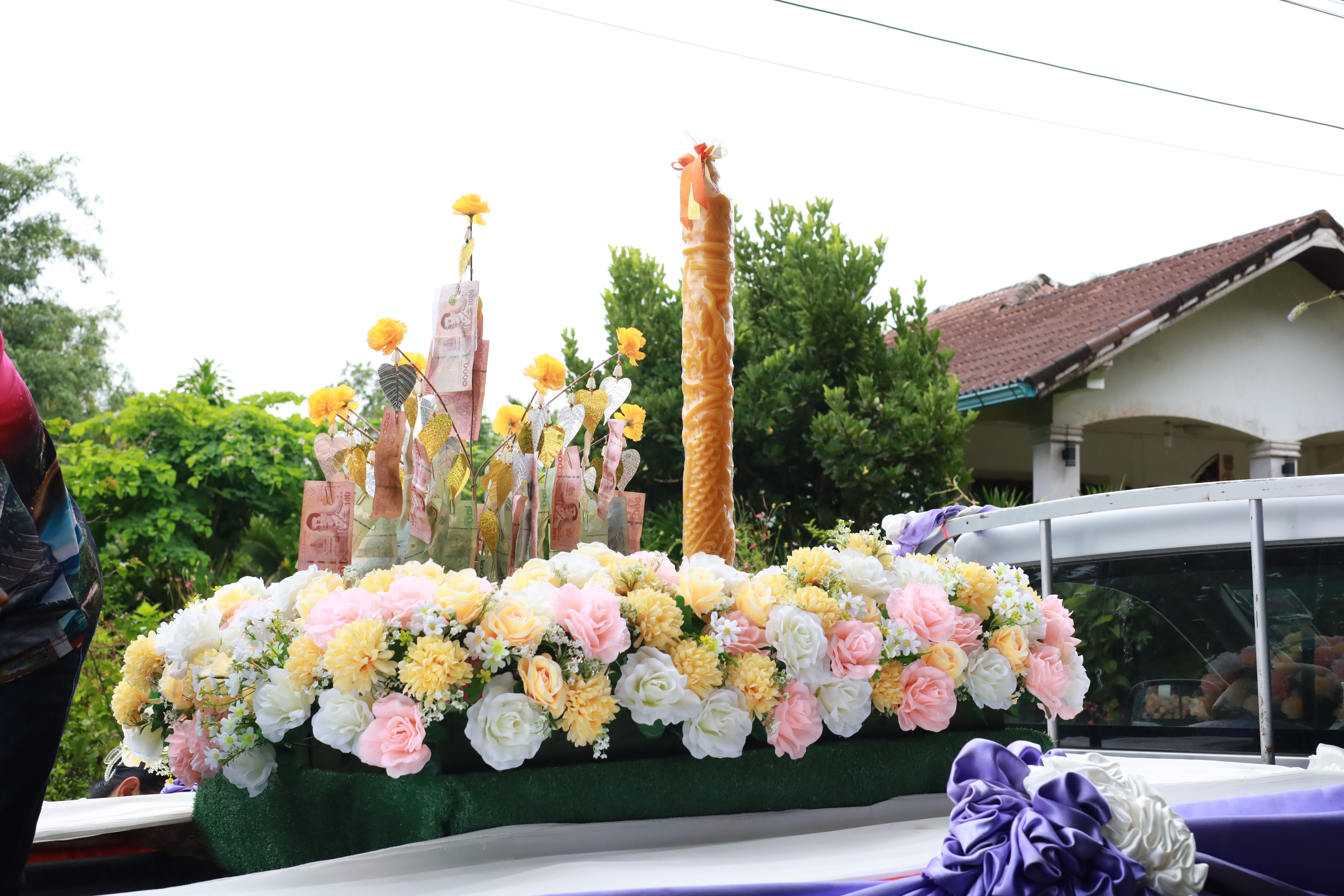 กิจกรรมแห่เทียนพรรษา เนื่องในวันเข้าพรรษา