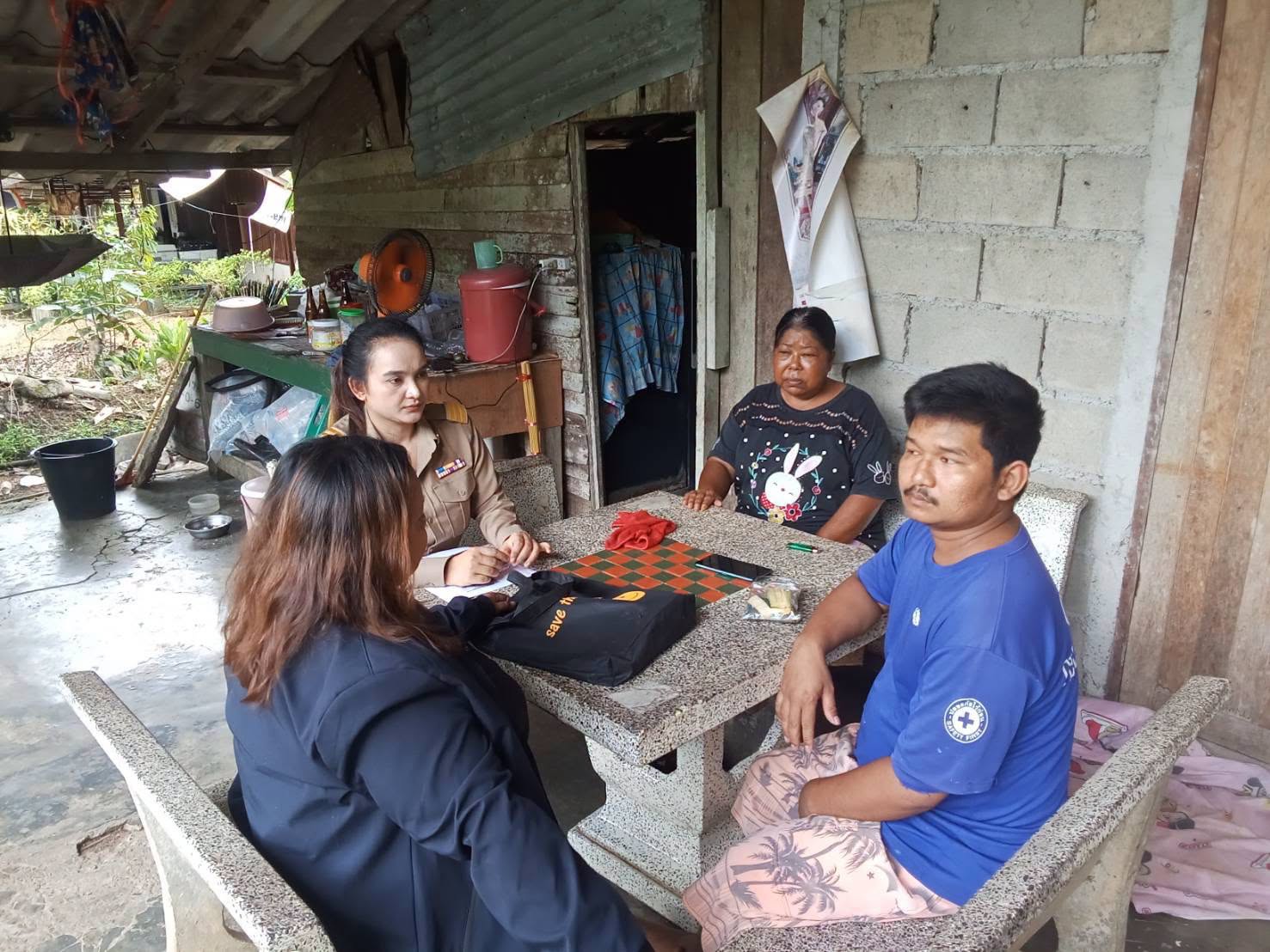 📢งานสวัสดิการและพัฒนาชุมพร เทศบาลตำบลลำเลียง ร่วมกับ พัฒนาสังคม สำนักงานพัฒนาสังคมและความมั่นคงของมนุษย์จังหวัดระนอง ลงพื้นที่หมู่ที่ 6 ตำบลลำเลียง อำเภอกระบุรี จังหวัดระนอง เพื่อช่วยเหลือครอบครัวอุปภัมภ์กลุ่มเปราะบาง📢
