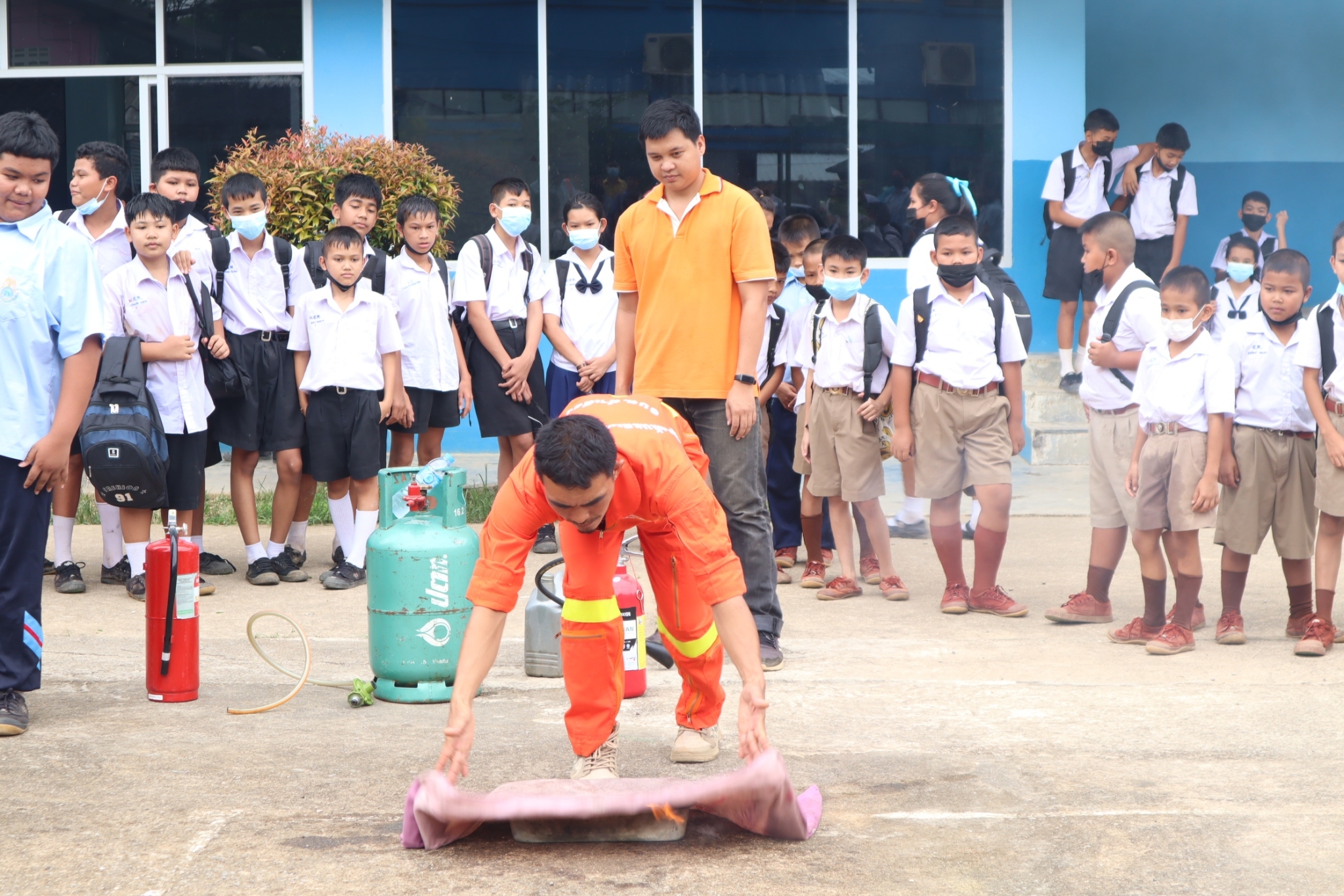 ฝึกอบรมดับเพลิงขั้นต้นและอัคคีภัยในสถานศึกษา