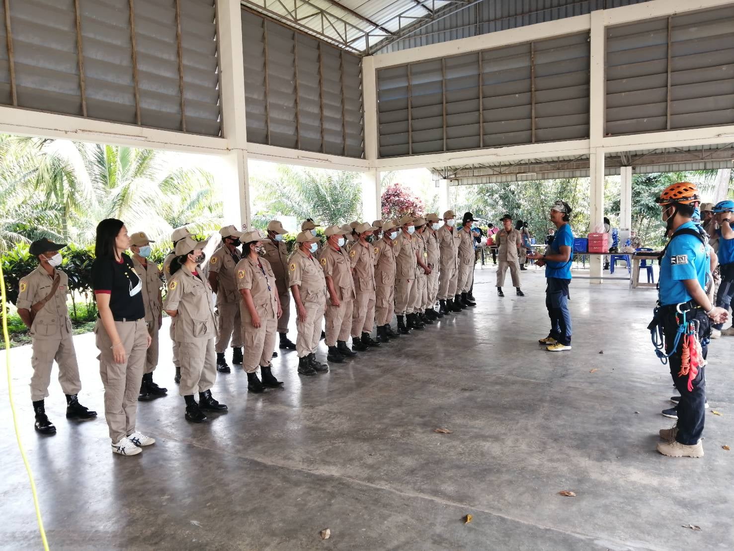 สาธิตการกู้ภัยที่สูงจากชมรมกู้ภัยที่สูงและทางน้ำจังหวัดระนอง